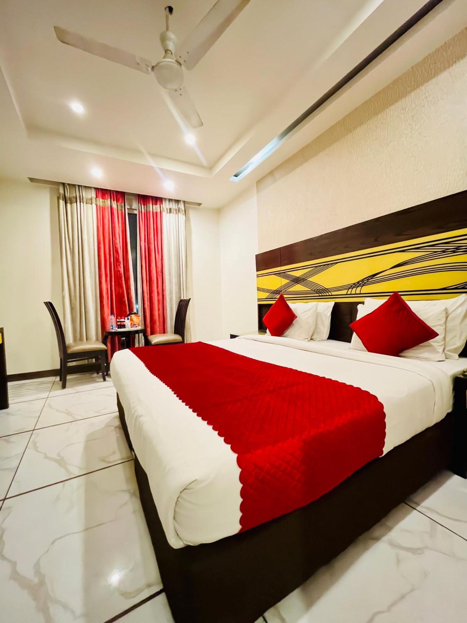 Frankstay -le Unit By Worth 4* New Delhi